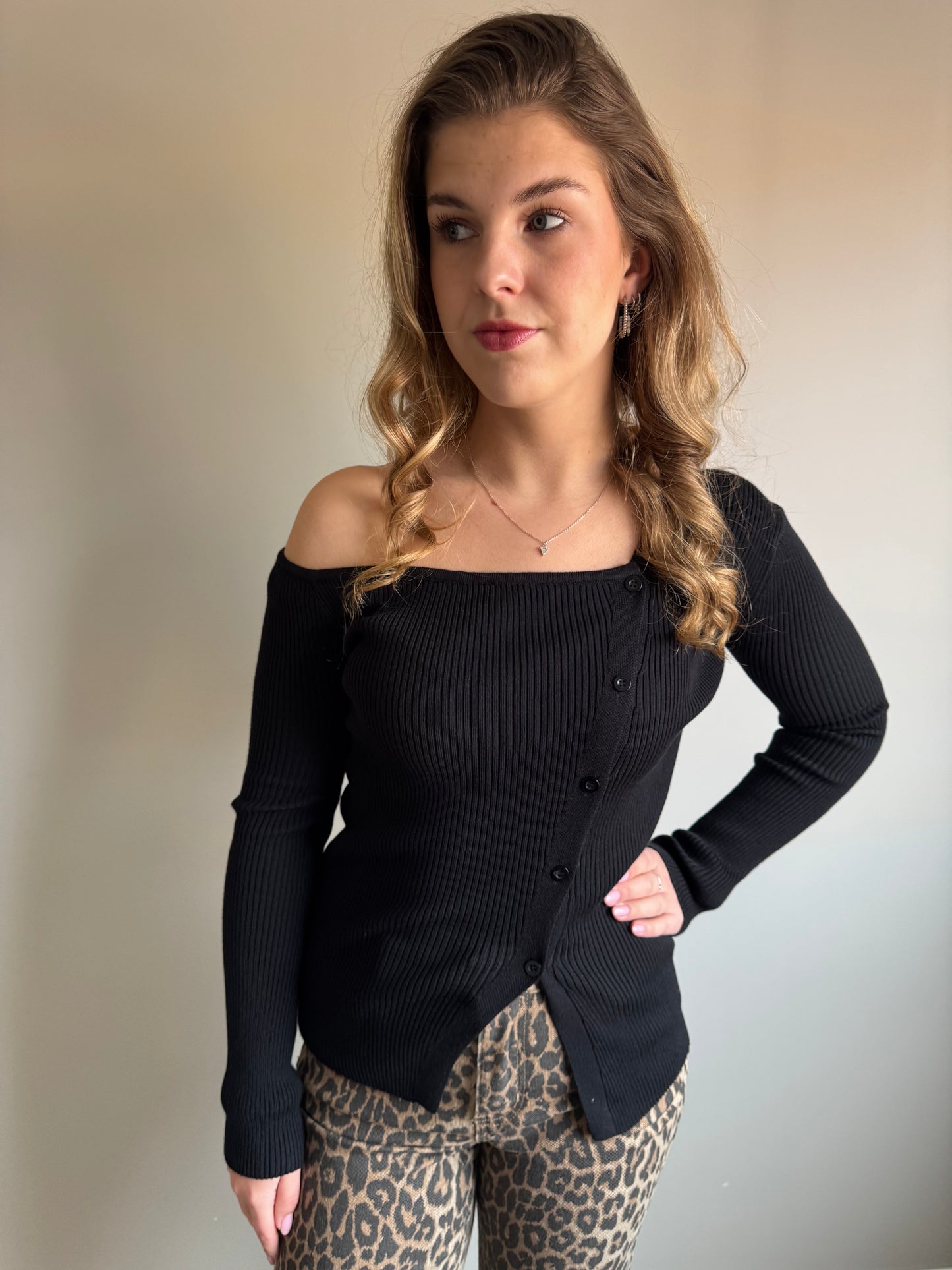 Harriet off-shoulder vestje zwart