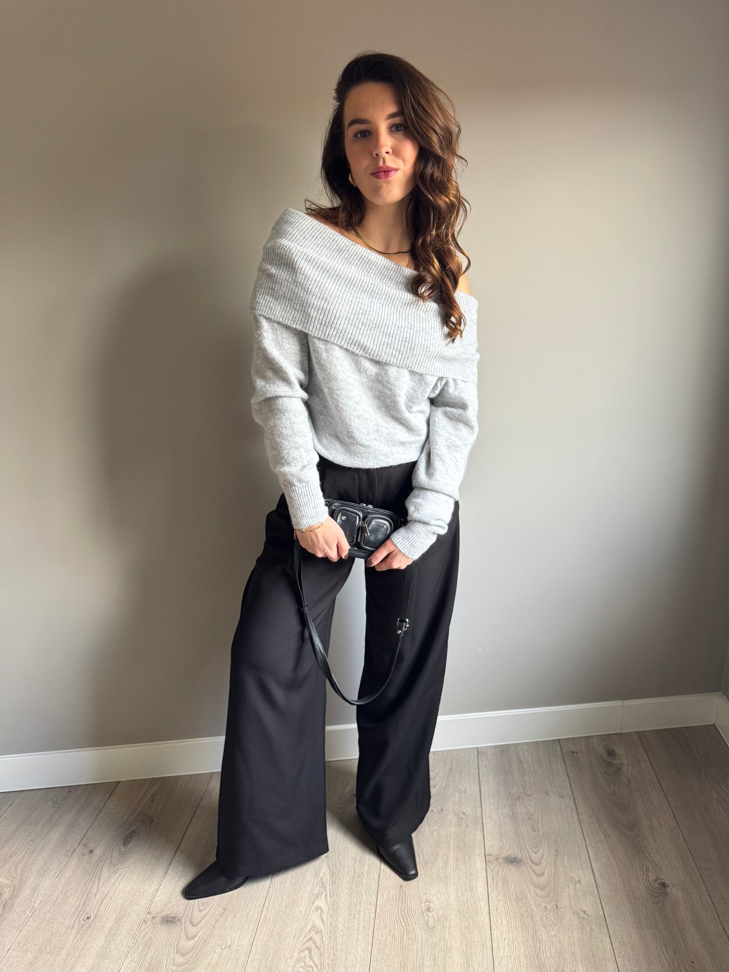 Mandy off shoulder trui grijs
