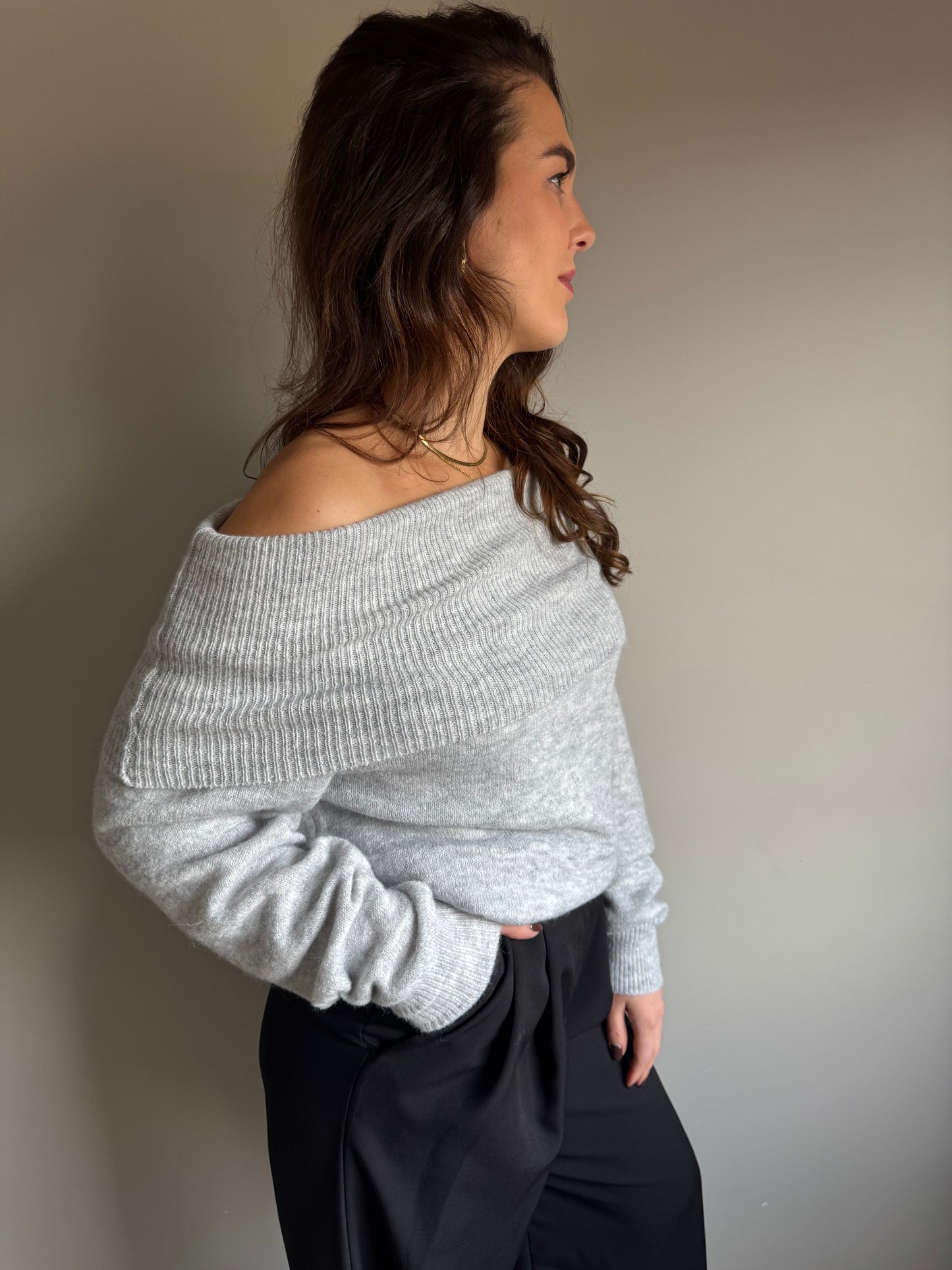 Mandy off shoulder trui grijs