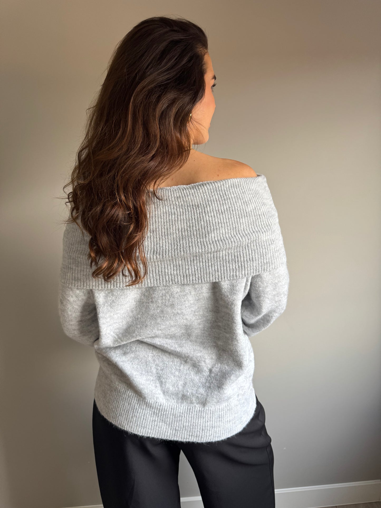 Mandy off shoulder trui grijs